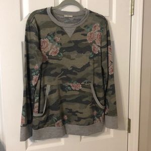 Ladies sweatshirt. Size medium